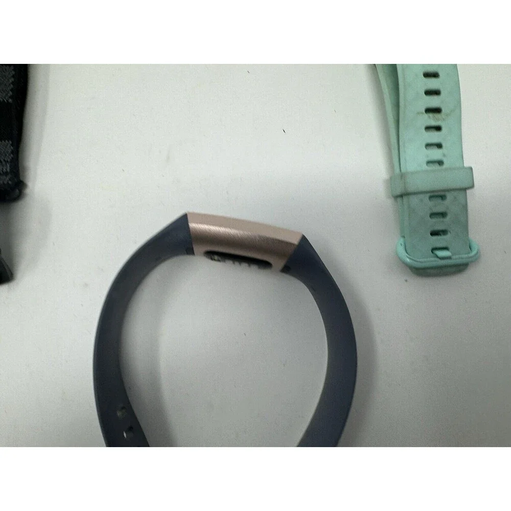Fitbit Charge 3 Fitness w/ 6 wrist bands & *charger*